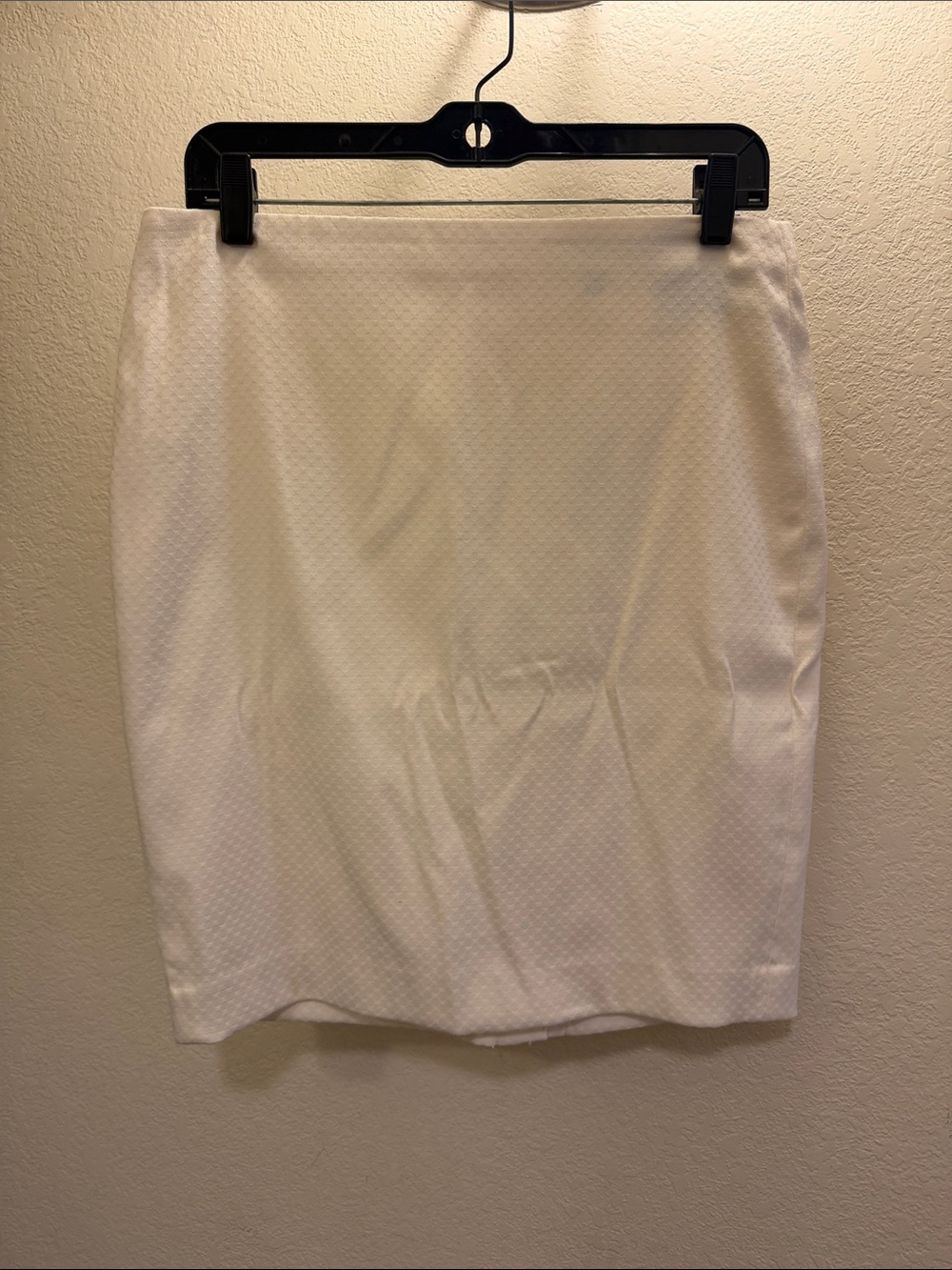Banana Republic White Textured Pencil Skirt